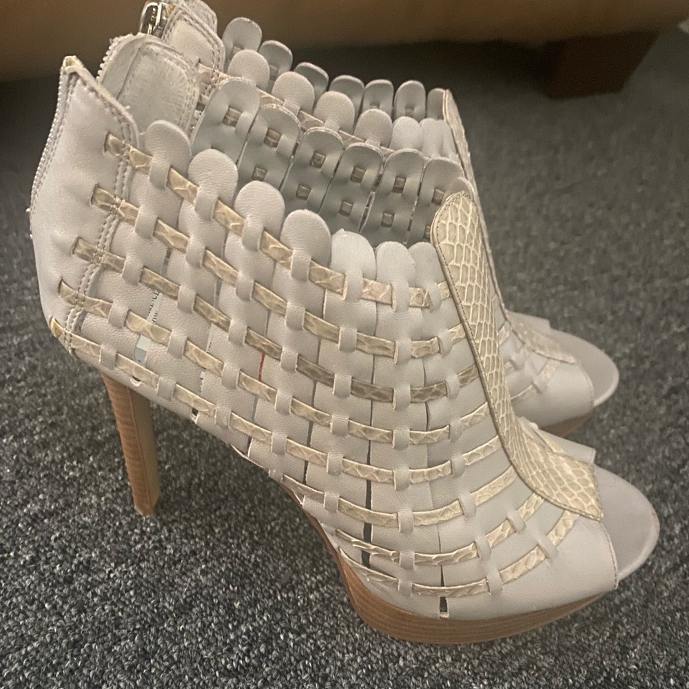 Calvin Klein size 8. Once worn once.